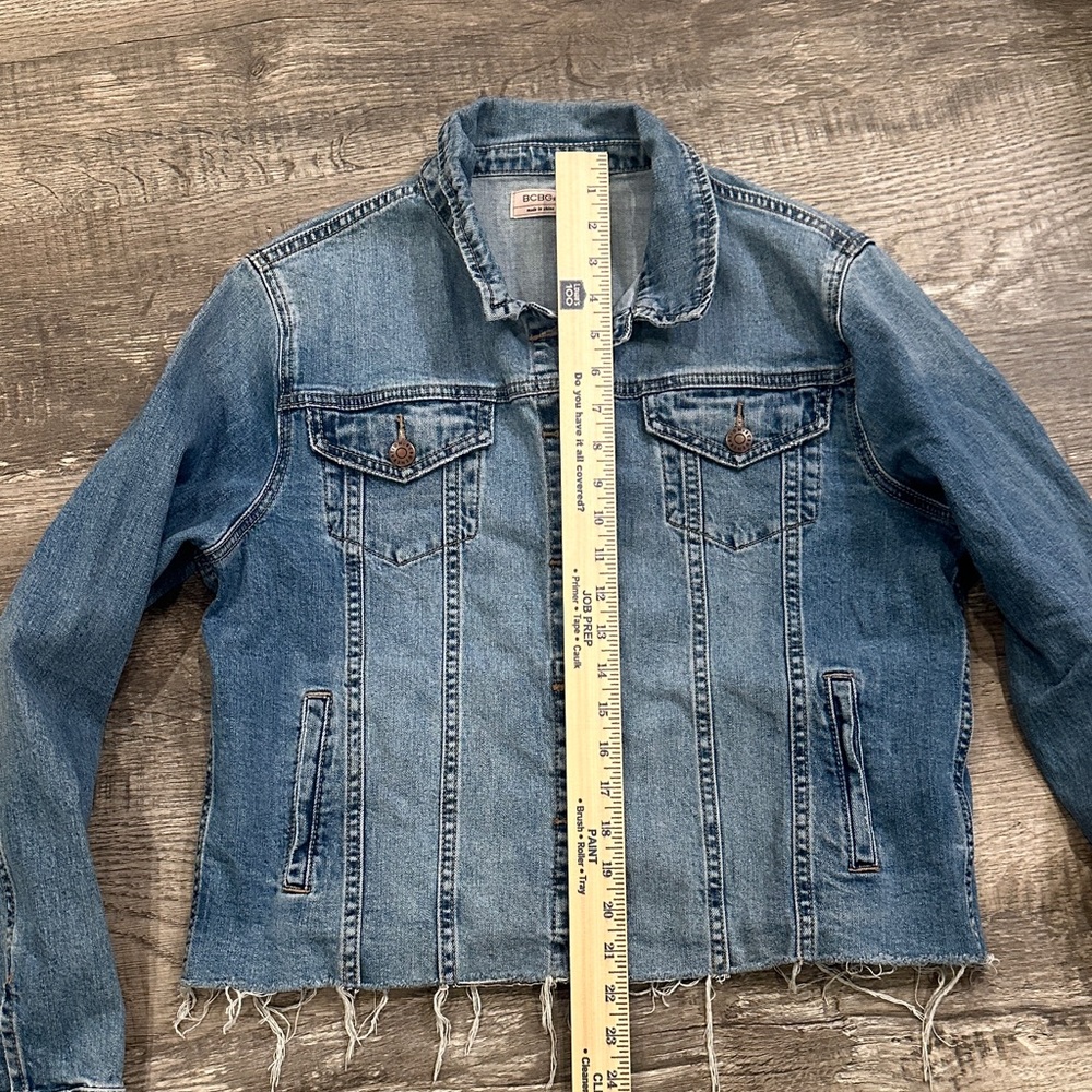 Women's‎ XL BCBGeneration Classic Blue Jean Jacket with Raw Hem - Picture 5 of 6